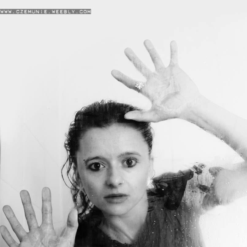 Paulina Peliwo in a black and white portrait representing awareness and perspective