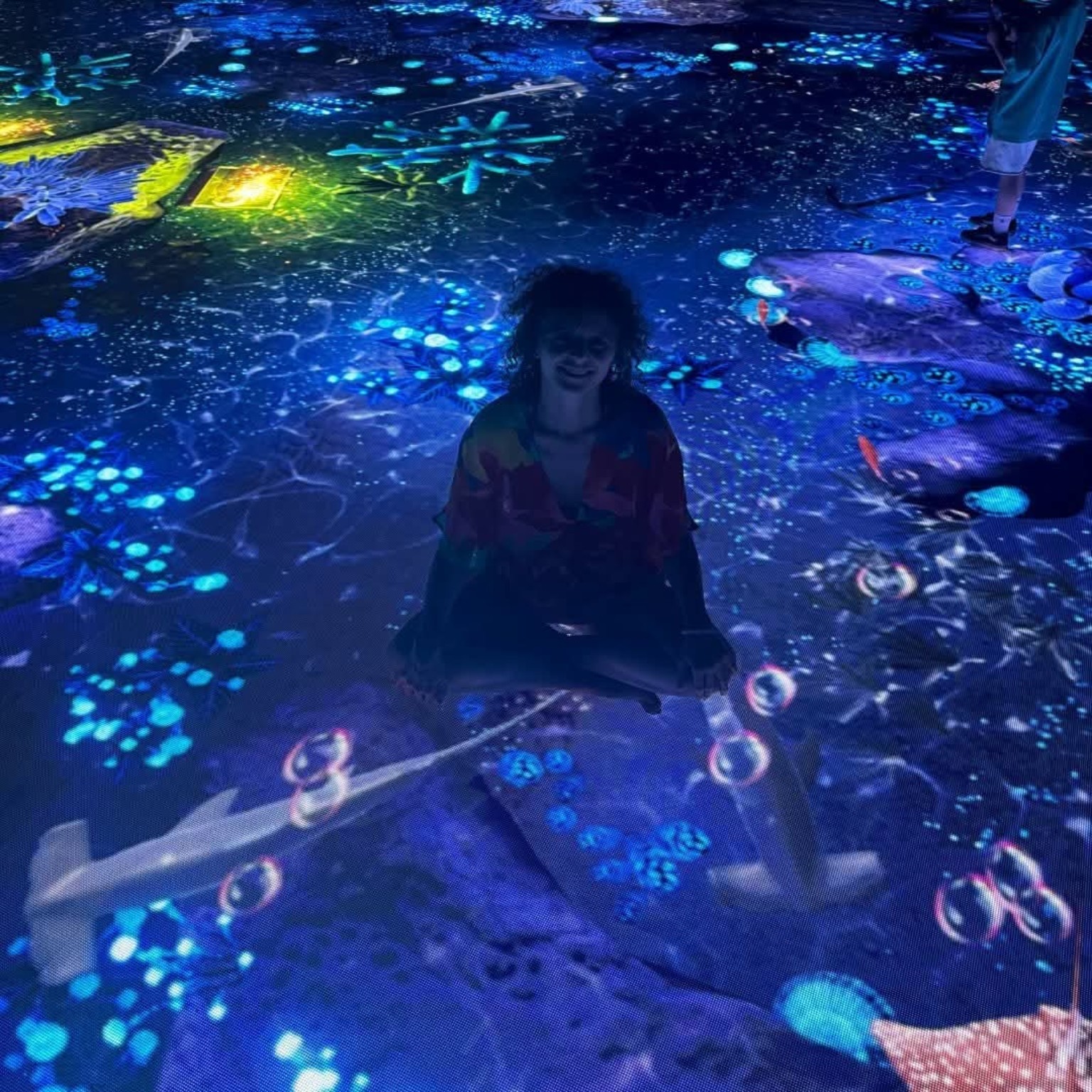 Paulina in an immersive blue light installation